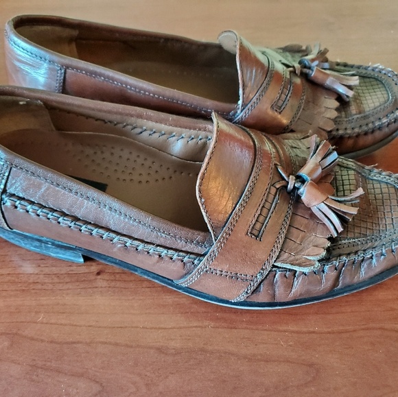 Bostonian Brown Leatger Tassel Loafers Size 9 - Picture 3 of 7
